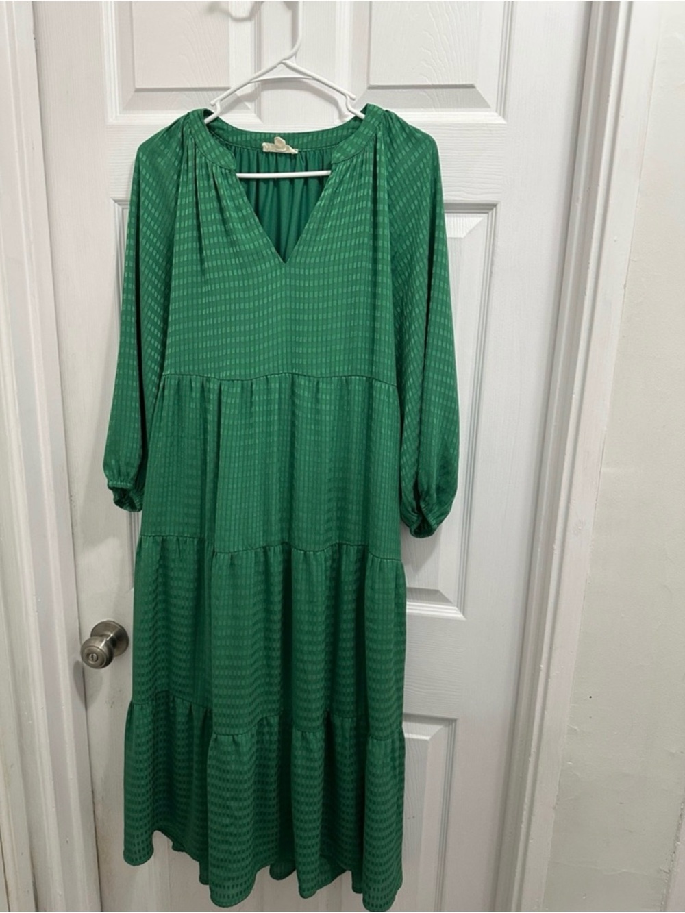 entro Emerald Green Tiered V-Neck Long Sleeve Dress
